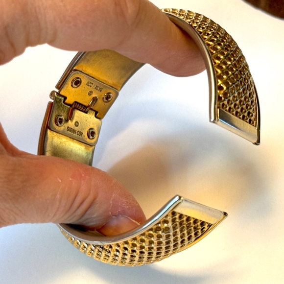 Mesh Bangle, Sarah Coventry Hinged Bracelet - Picture 4 of 9